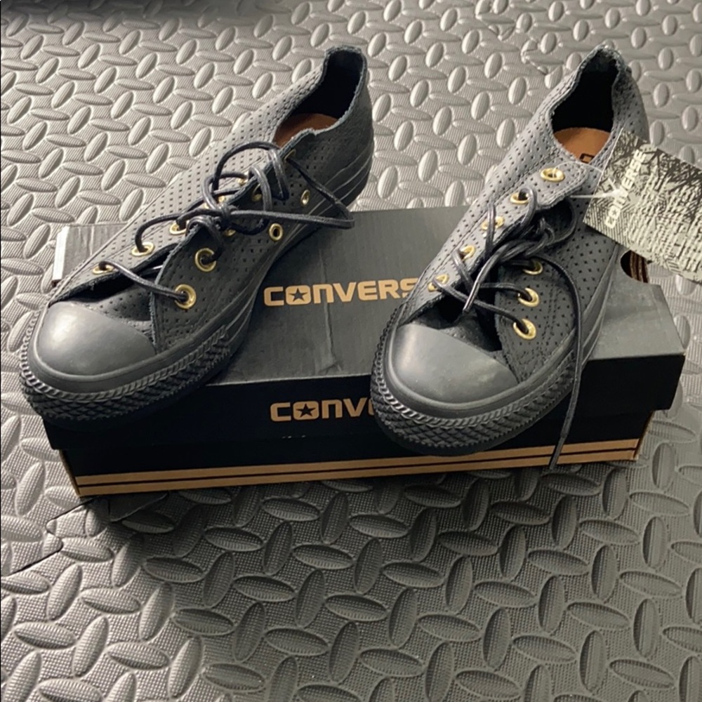 NWT Converse black leather sneakers